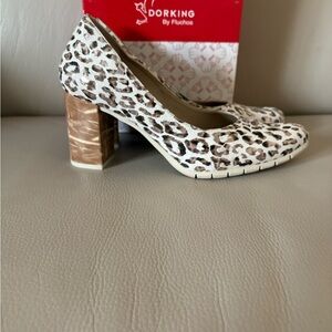 Dorking By Fluchos Women's Leopard Print Block Heel Pumps - White/Tan